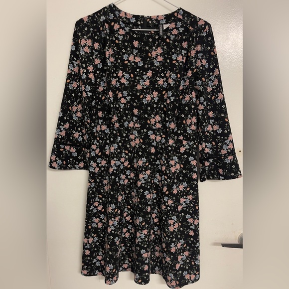 Full Sleeved Mini Floral Dress - Medium - Picture 1 of 3
